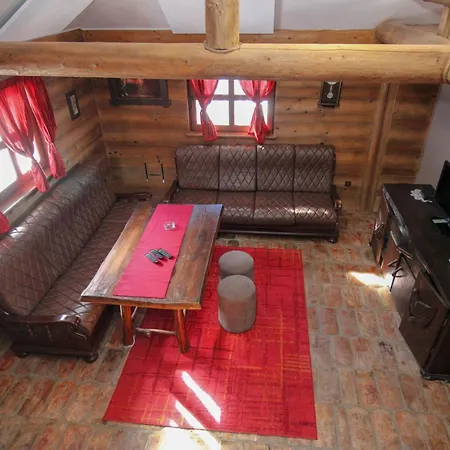 דירה Ethno Village Dolina Mira פאלה