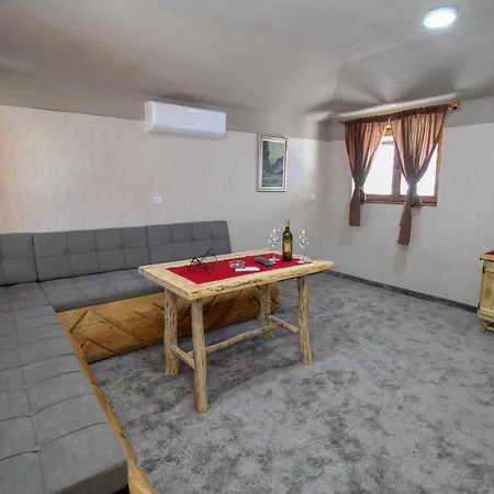 דירה Ethno Village Dolina Mira פאלה